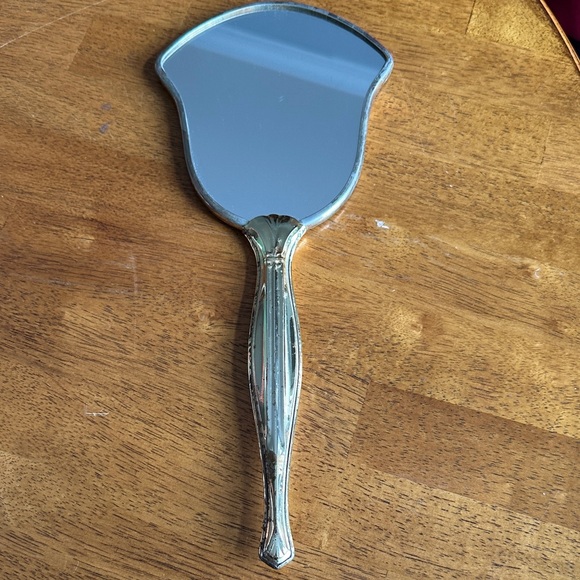 Vintage Handheld Mirror with Floral Design - Picture 3 of 8